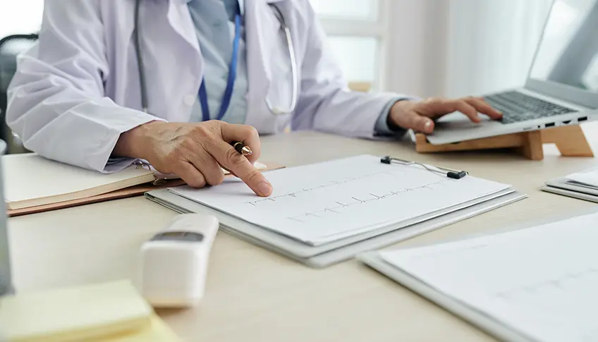 Medical Record Review Services Reduce Malpractice Risks